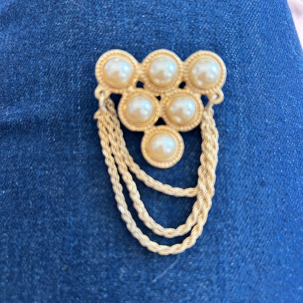Gold Pearl Cluster Dangle Brooch - Elegant Women's Jewelry